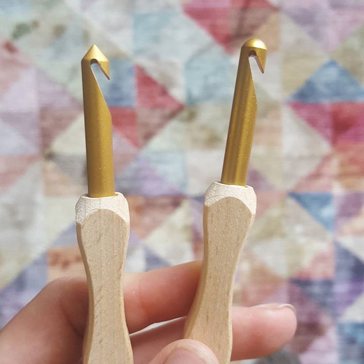 Ergonomic Square Crochet Hook, Kollage Hooks with Square Handle Kollage Square Ergonomic Crochet Hooks Yarn Designers Boutique