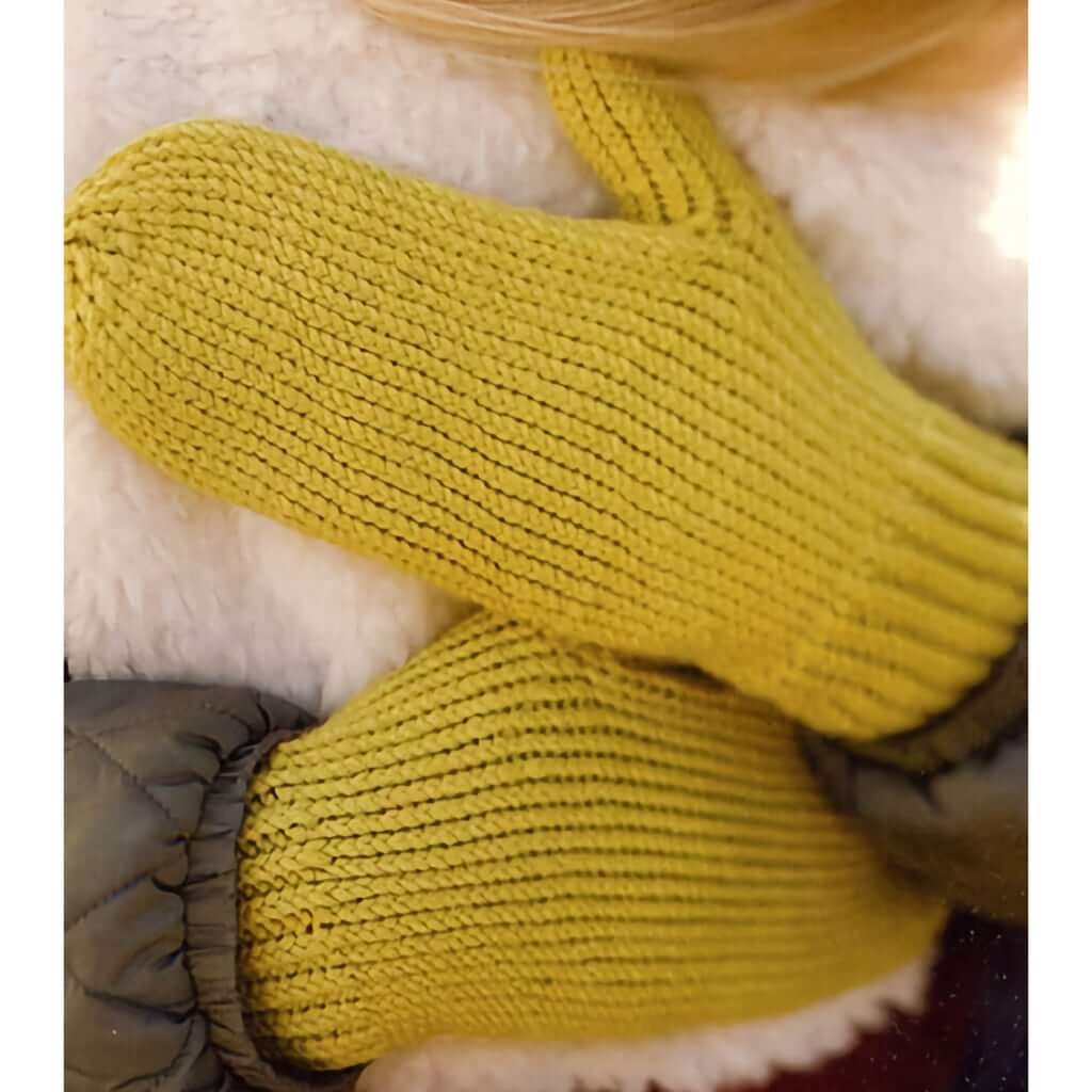 Knitting Patterns | Hats, Mittens & Scarves: 25 Cool & Cozy Knits Hats, Mittens & Scarves: 25 Cool and Cozy Knitted Projects by Andrea Tung Yarn Designers Boutique