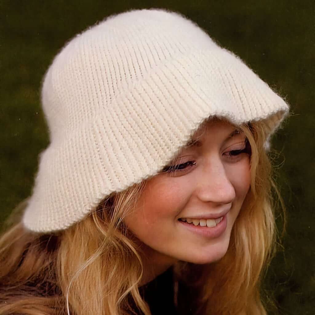 Knitting Patterns | Hats, Mittens & Scarves: 25 Cool & Cozy Knits Hats, Mittens & Scarves: 25 Cool and Cozy Knitted Projects by Andrea Tung Yarn Designers Boutique