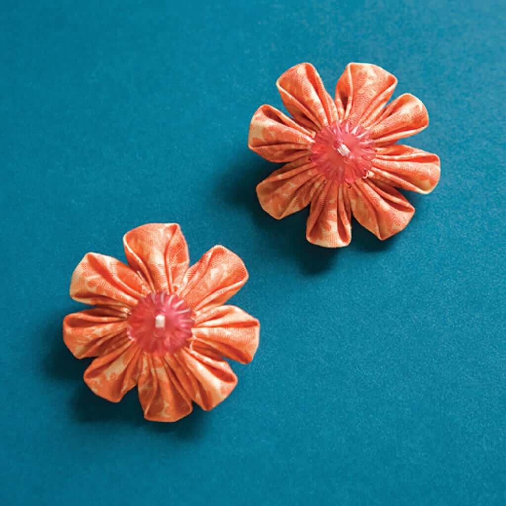 Kanzashi in Bloom: 20 Simple Fold & Sew Projects to Wear & Give Kanzashi in Bloom: 20 Simple Fold & Sew Projects to Wear or Give Yarn Designers Boutique