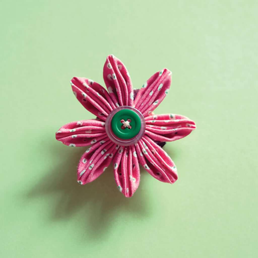Kanzashi in Bloom: 20 Simple Fold & Sew Projects to Wear & Give Kanzashi in Bloom: 20 Simple Fold & Sew Projects to Wear or Give Yarn Designers Boutique