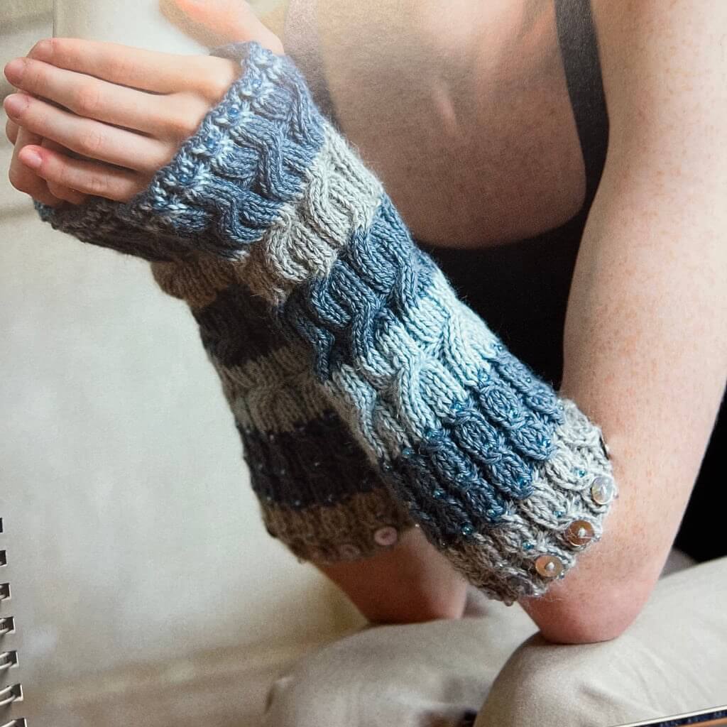 Knitting with Beads, 25 Beaded Knits: Fun Projects Fashionable Designs 25 Beaded Knits: Fashionable Designs to Wear Using Beads, Buttons, & Sequins Yarn Designers Boutique